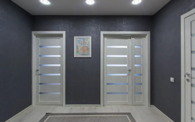 Evrodukhkomnatnaya so stilnym remontom v tsentre Flat
