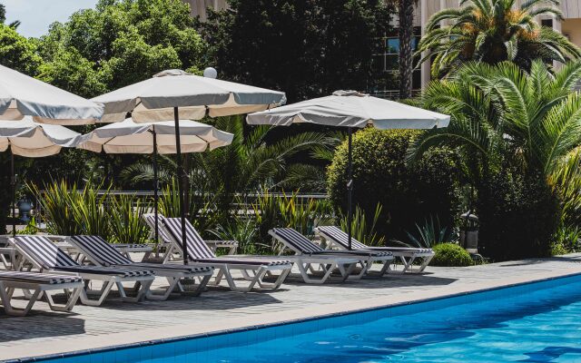 Amza Park Hotel