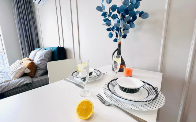 Апартаменты студия на Новоостаповской 20