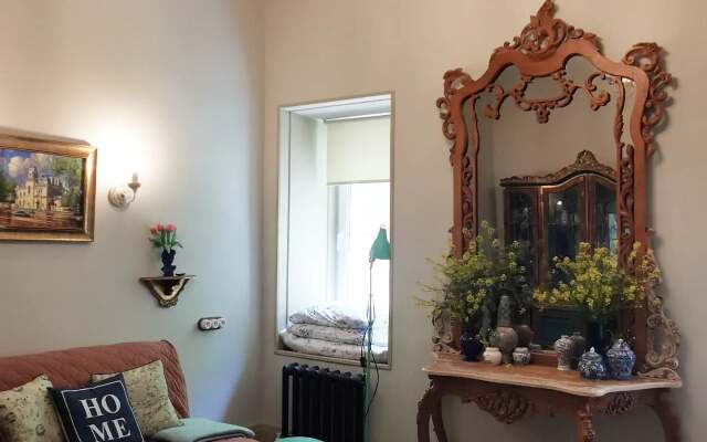 Апартаменты Фарфор и соловей Loft-усадьба на Черниговской