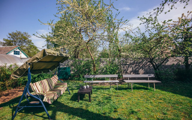 V Tsentre Goroda S Zelenym Sadom Private house