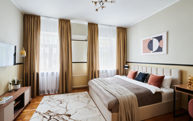 Квартира GM Apartments Двухуровневая с мансардой у Патриарших Прудов