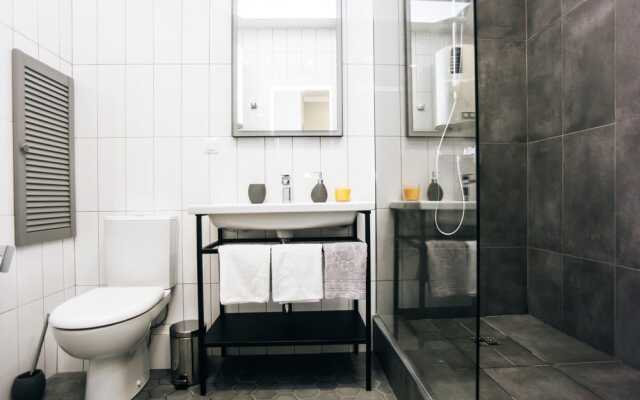 Uzor ApartKvartira na Engel'sa s shikarnym vidom na zakat  Apartments
