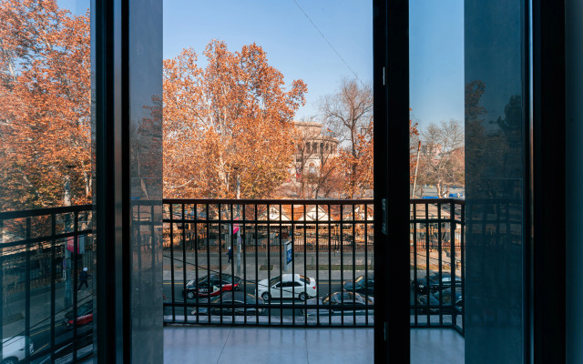 KeyGo #0117, 1 Bedroom, Near The Opera House Apartments