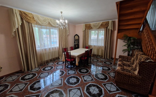 Kottedzh Na Tikhoy Guest House