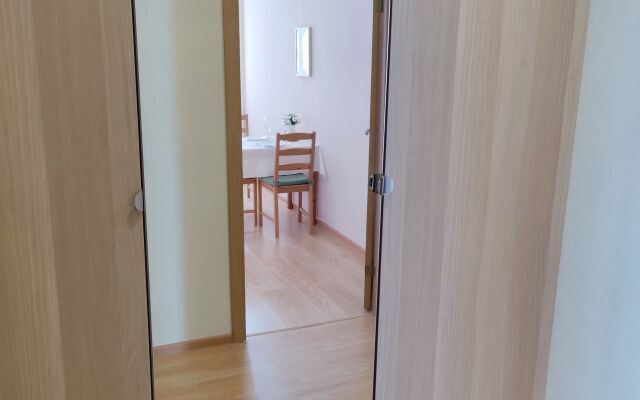Na Ul Solnechnaya 81 Apartments