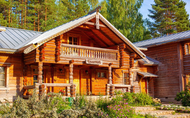 Udivitelnaya Derevnya Mandrogi Tourist Complex
