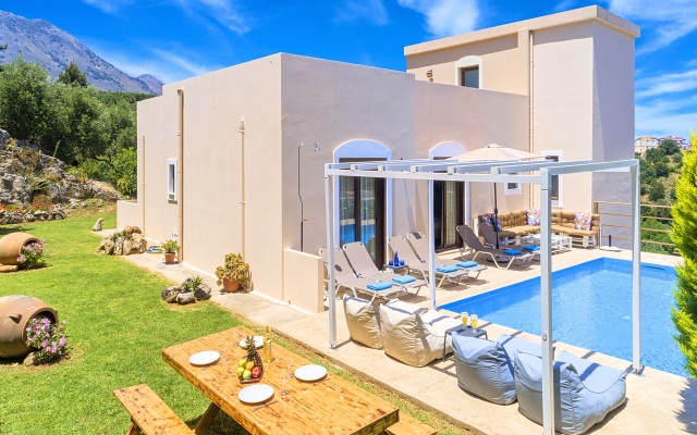 Cretan Sunny Villa Heated Pool