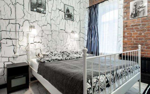Black & White Na 1-Y Krasnoarmeyskoy Apart-hotel