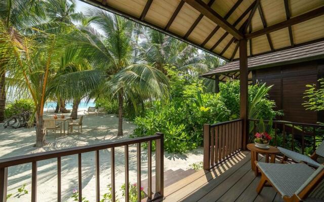 Курортный Отель Fiyavalhu Resort Maldives