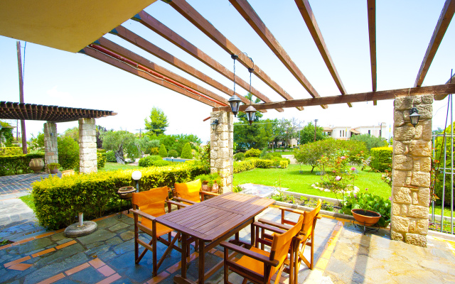 Bizmut Shared Pool Paliouri Villa