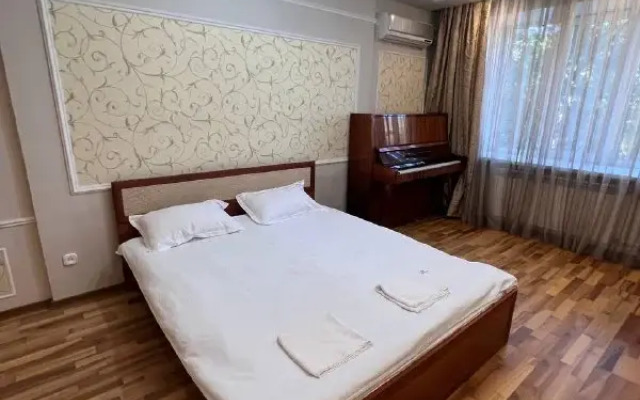 Shikarnaya Trekhkomnatnaya na Michurina Flat