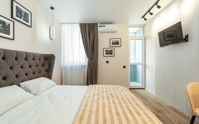 Studiya Lenina 46 Na 15 Etazhe (639) Flat