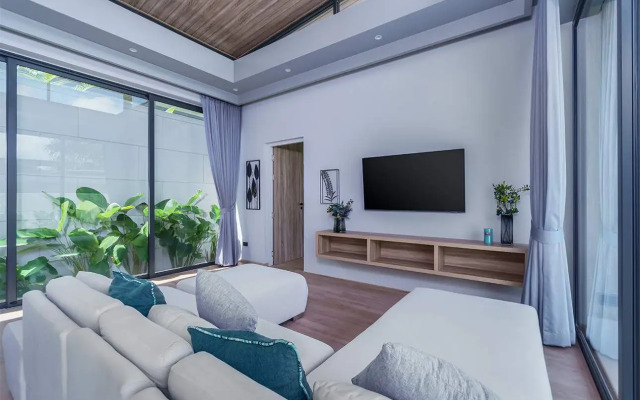 Stylish 2BR Naiton Aileen with Private Pool Villa