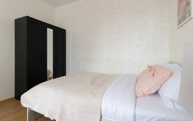Semejnaya Dvuhkomnatnaya u Zooparka s Gamakom na Lodzhii Flat