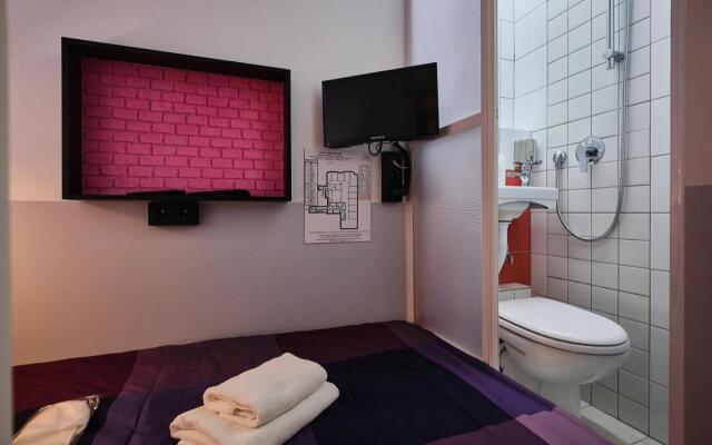 Kapsulnyij Hotel StritArt