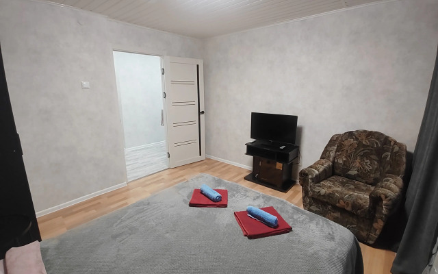 Tryokhkomnatnaya S Razdelnymi Spalnyami I Balkonom Flat
