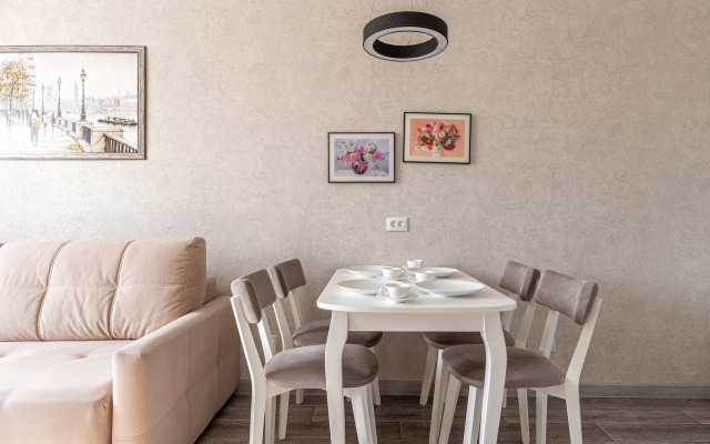 U Tsentralnogo Stadiona Flat