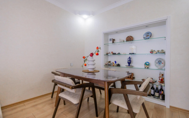 Dvukhspalnie S Gostinoy Komnatoy V Tsentre Goroda Apartments