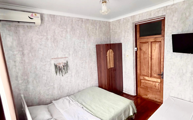 U Khanumy Guest House