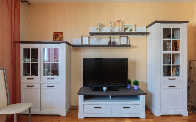 Prostornaya I Uyutnaya Dvukhkomnatnaya Flat
