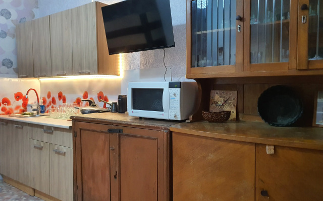 V Starinnom Osobnyake  voskresenskaya - Pamyatnik Provintsialnogo Klassitsizma Flat