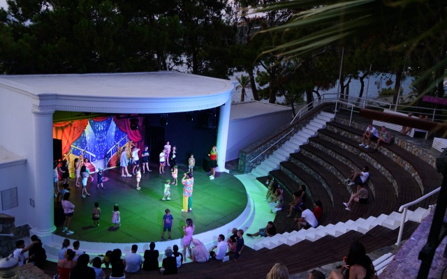 Blue Dreams Resort Hotel - Image 6