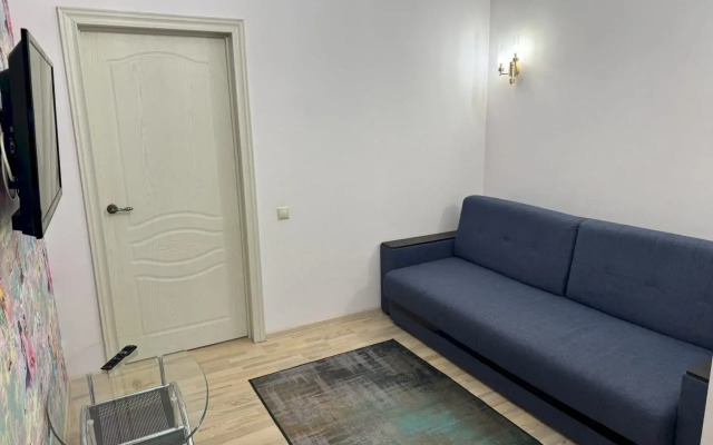 276 prostornaya u morya s balkonom Flat