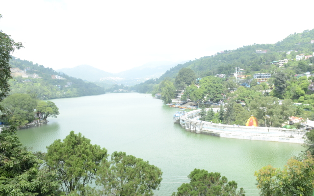 Lake Retreat Bhimtal Guest House