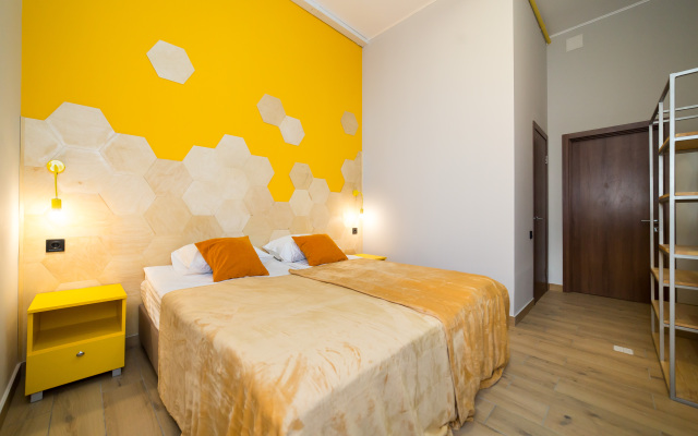 Bee Station Hotel