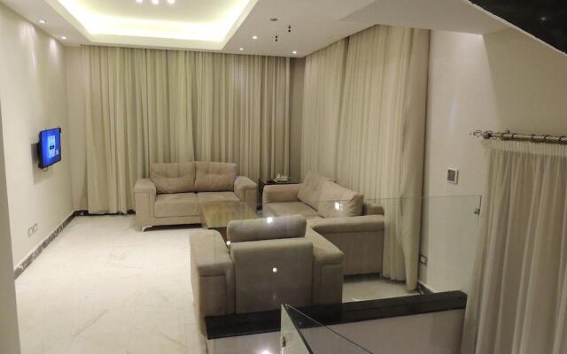 Sultan Luxurious Townhouse Near Auc Apartments