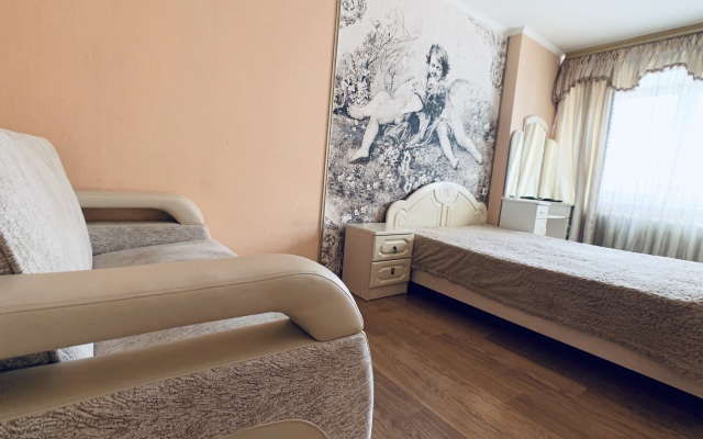 V Tsentre Na Ostrovskogo Apartments