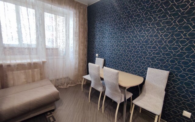 Nochnik na Solnechnom proyezde Flat
