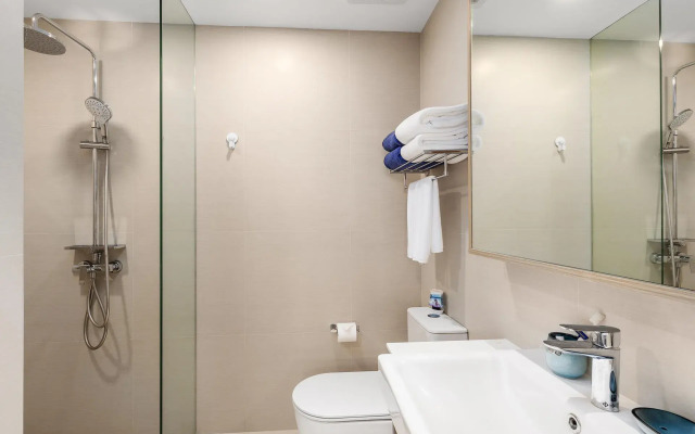 SkyPark 2BR Apt Apartments