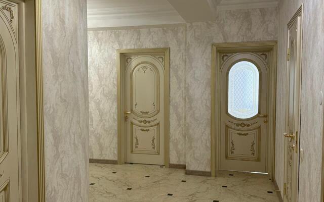 V Novom Chastnom Trekhetazhnom Dome Apartments 2