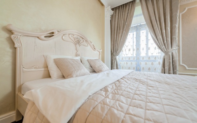 Versal'. Dvuhetazhnaya 6K na Kutuzovskom Flat