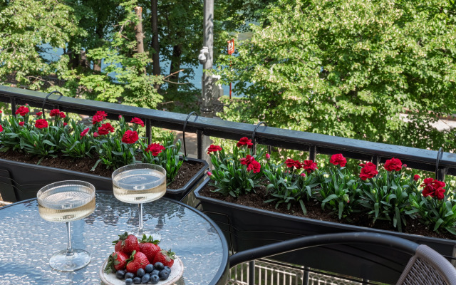 GM with a view of Patriarch Ponds Apartments