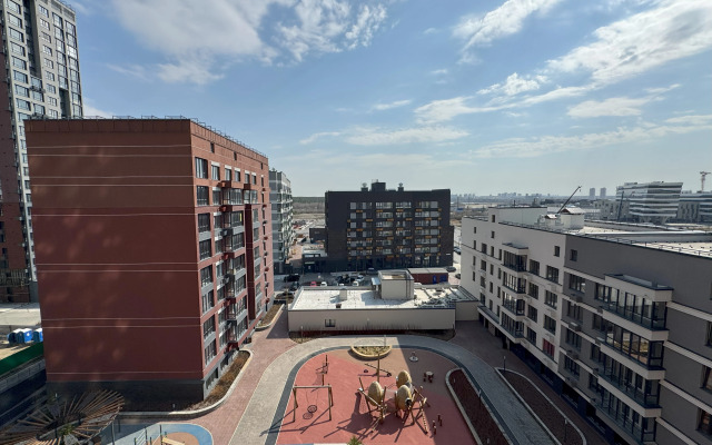 Chetyrekhmestnaya Krasivaya V Novom Rayone Divny Kvartal U Ozera Flat