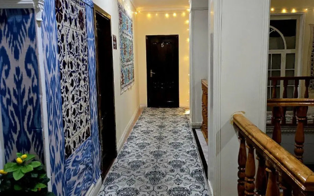 Отель Chor Minor 90 м до cтарого города с нами недорого и красиво