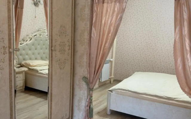 Na Chekhova 17/2 Apartments