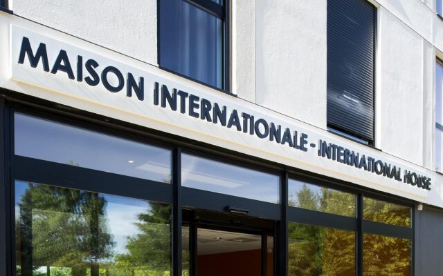 Adonis Dijon Maison Internationale Apart Hotel