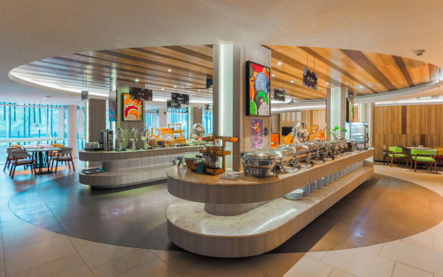 Holiday Inn Resort Phuket Karon Beach by IHG