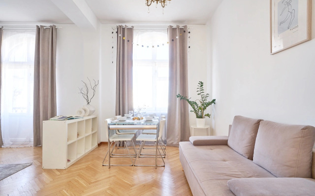 White Na Tverskoy 15 Apartments