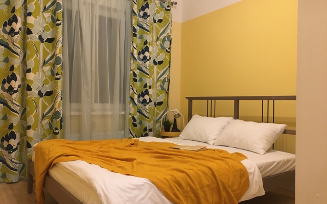 Yevrodvushka s udobnym matrasom ryadom s vokzalom Apartments