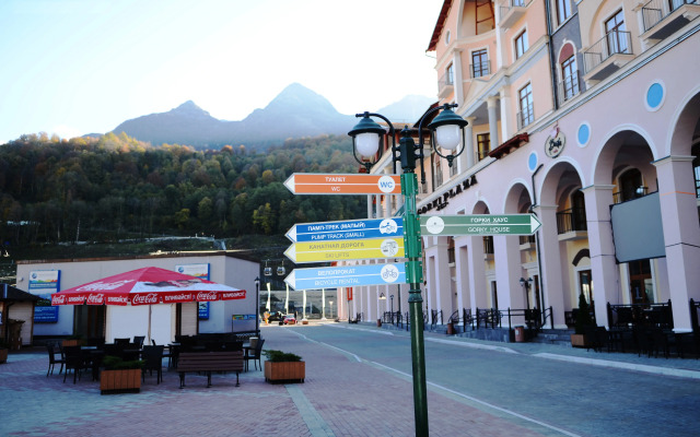 2-Bedroom Apartment with River and Mountain Views