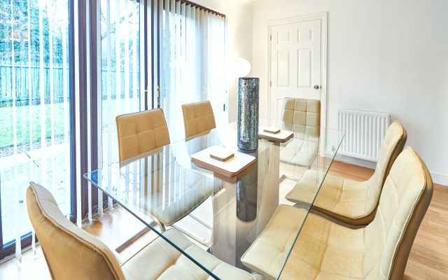 Furzton Serviced Houses - Shortstay MK Guest House