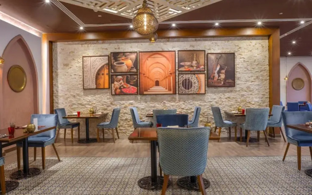 Отель Triumph Luxury Hotel