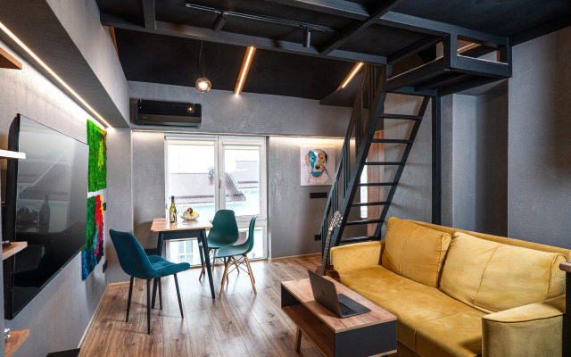 V Klubnom Komplekse s Basseynom Flat