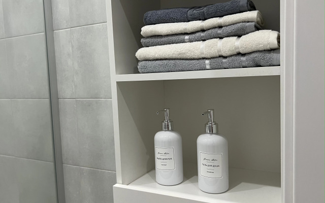 Studiya Kapri Khaus Chetyrekhmestnaya Zhk Letniy Flat