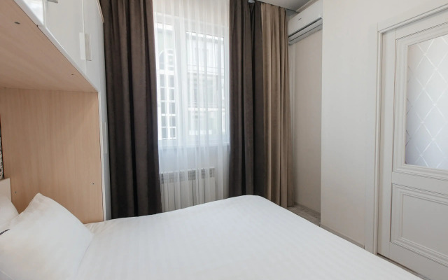 Red Apartments Art Layt Siti Vinsent Apartments